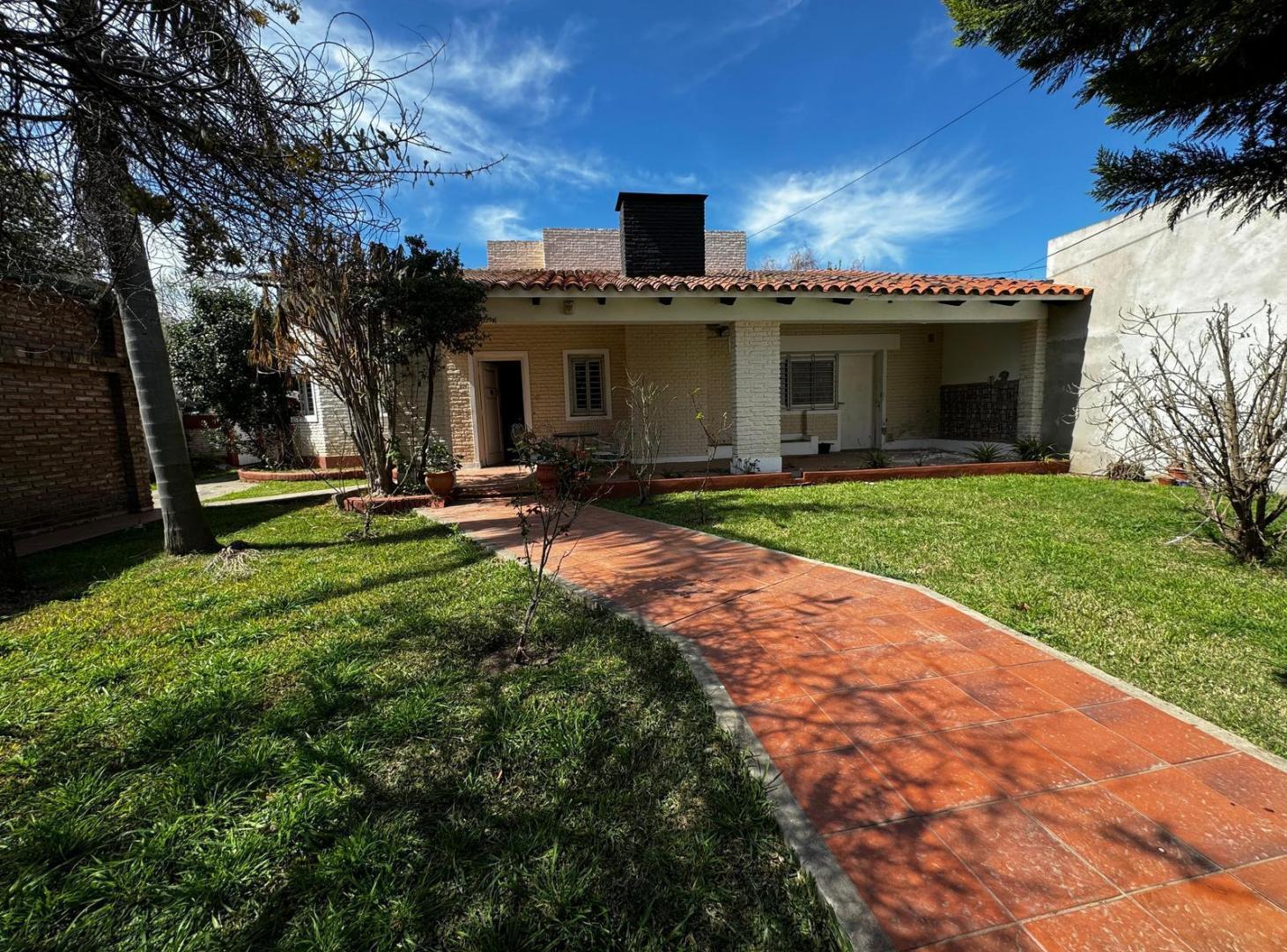 Foto de Casa tres dormitorios y jardín en Funes Centro, imagen 5