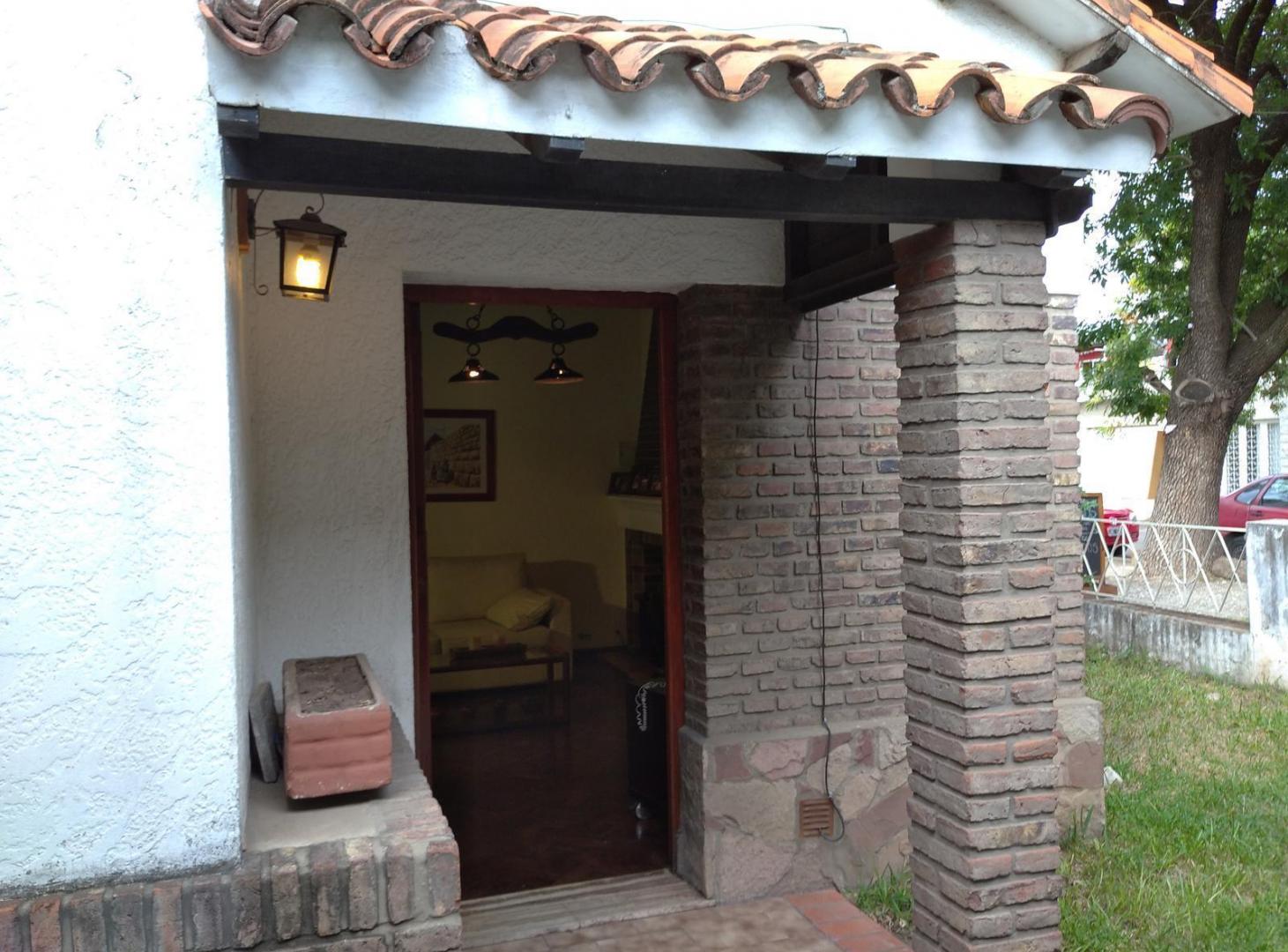 Foto de Venta casa 4 dormitorios - Barrio Azcuénaga, imagen 3