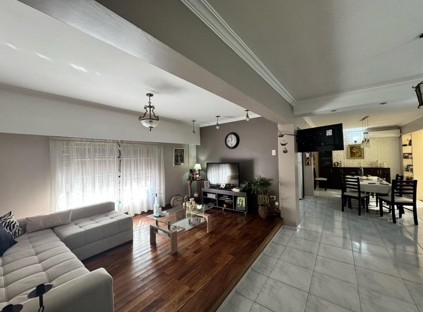 Foto de Casa 4 dormitorios, cochera, patio y local en Belgrano, imagen 5