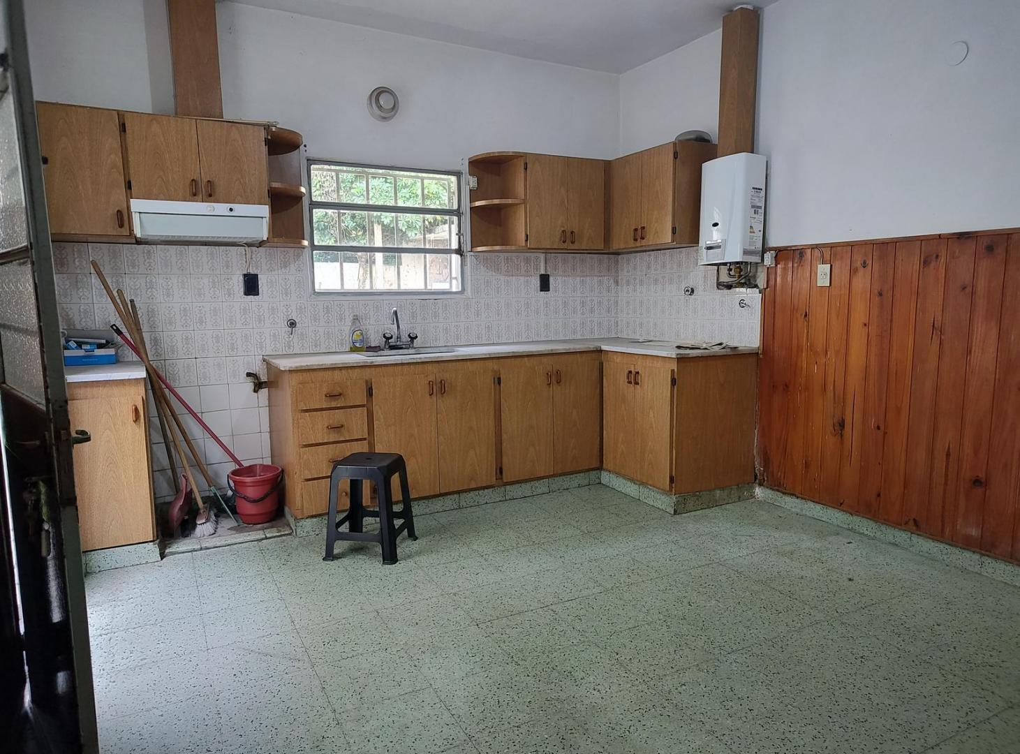Foto de Casa al frente con patio y cochera - Arroyito, imagen 5
