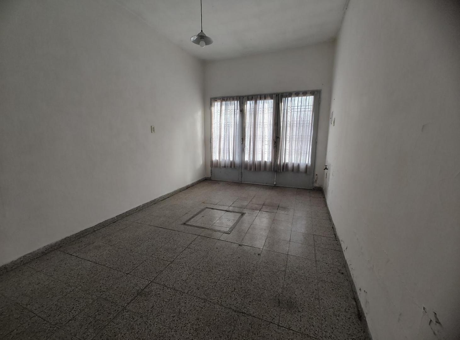 Foto de Casa al frente con patio y cochera - Arroyito, imagen 4