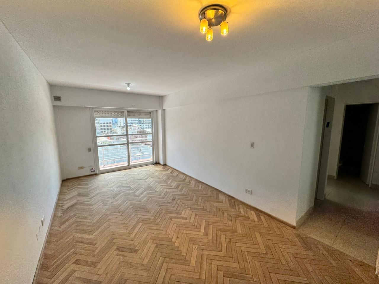 Foto de Departamento en zona Centro de tres dormitorios con balcón. Reciclado, imagen 2
