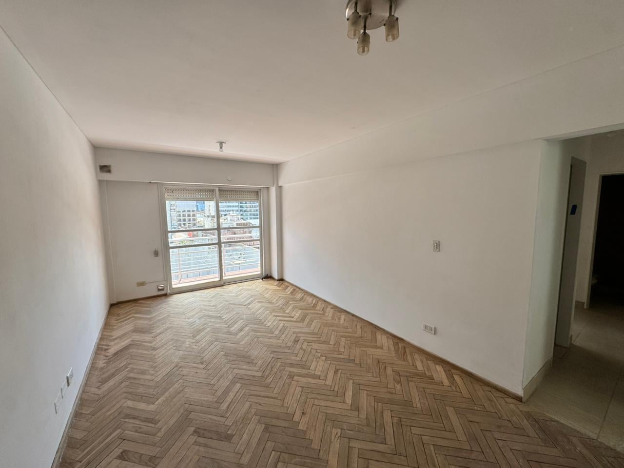 Foto de Departamento en zona Centro de tres dormitorios con balcón. Reciclado, imagen 1