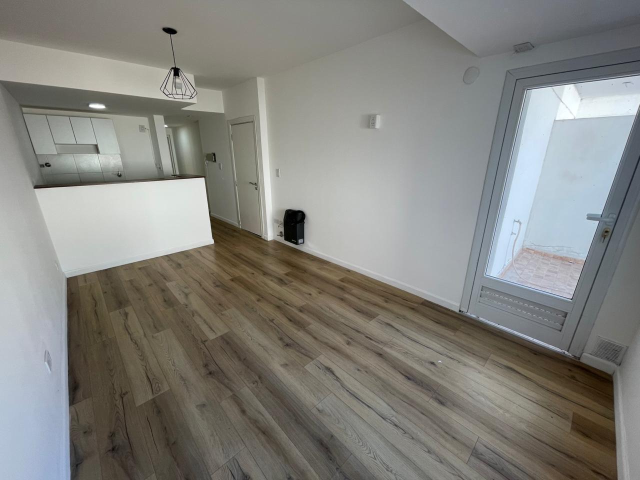 Foto de EN VENTA DEPARTAMENTO ! DORMITORIO CON PATIO - 1 de mayo al 1100, imagen 1