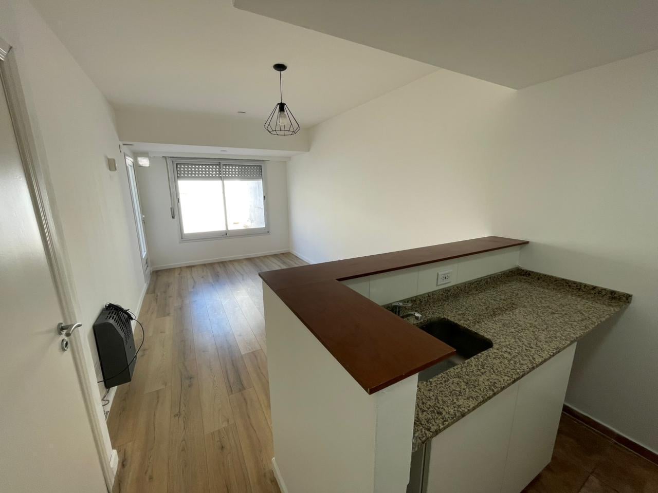 Foto de EN VENTA DEPARTAMENTO ! DORMITORIO CON PATIO - 1 de mayo al 1100, imagen 2