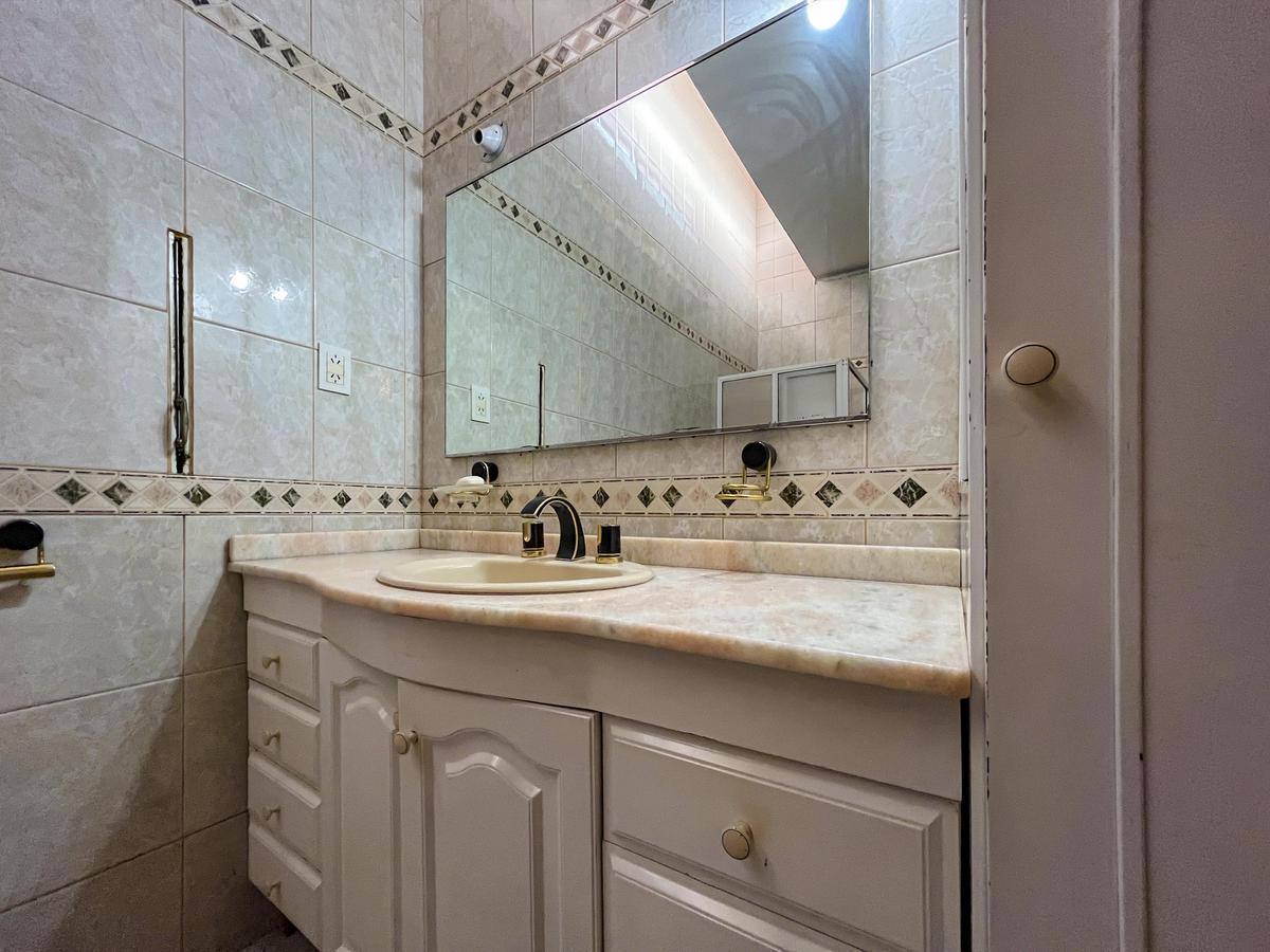 Foto de Casa tres dormitorios, patio y pileta. Granadero Baigorria. Permuta, imagen 3