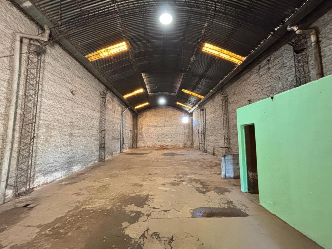 Foto de Galpón de 198 m2- En venta - Las Delicias, imagen 2