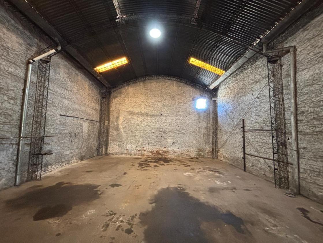 Foto de Galpón de 198 m2- En venta - Las Delicias, imagen 1