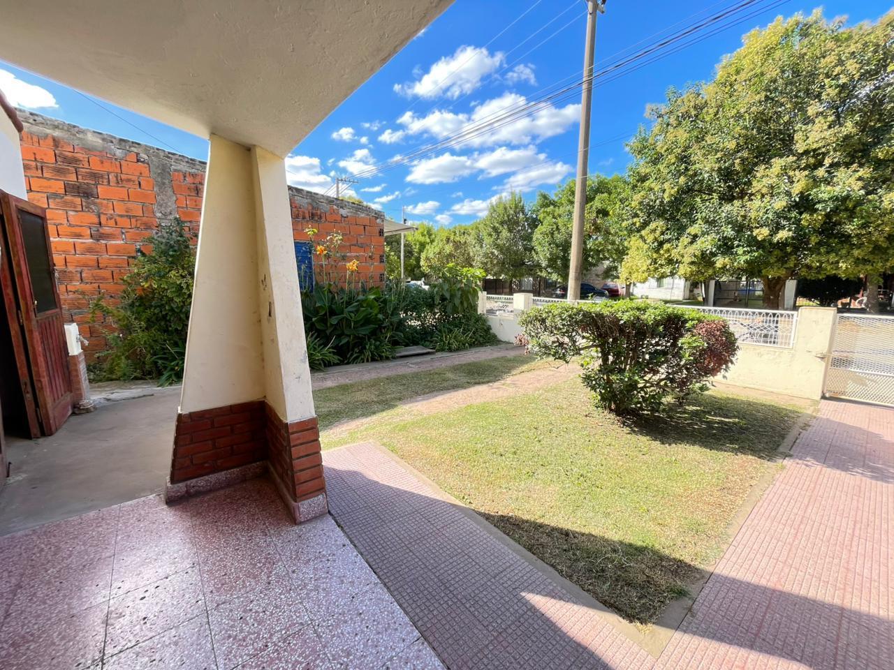 Foto de Casa 2 dormitorios - patio y cochera, imagen 1