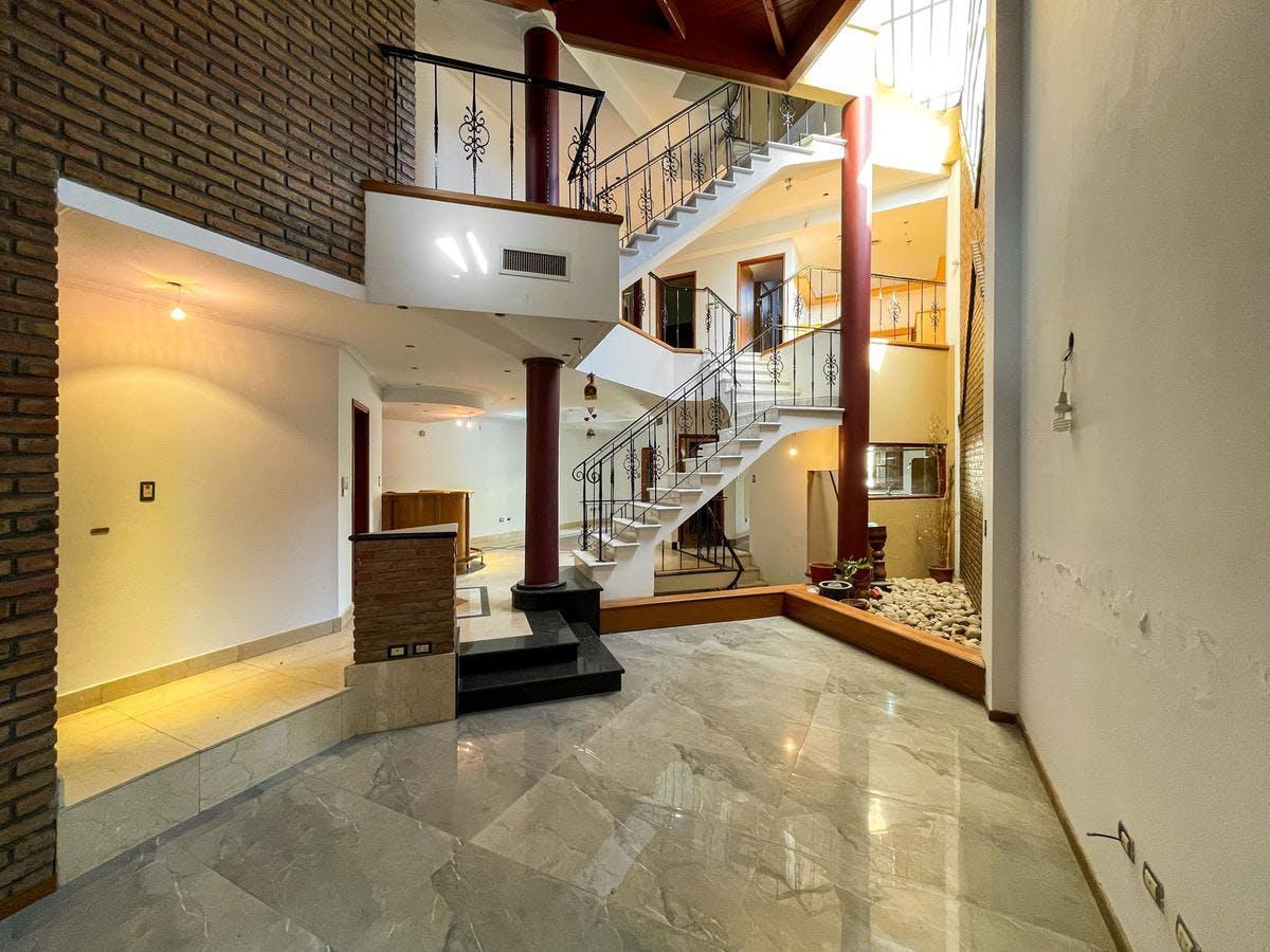 Foto de Venta | Casa 3 Dorm. + Comodín | Quincho | Pileta | 2 Cocheras, imagen 3
