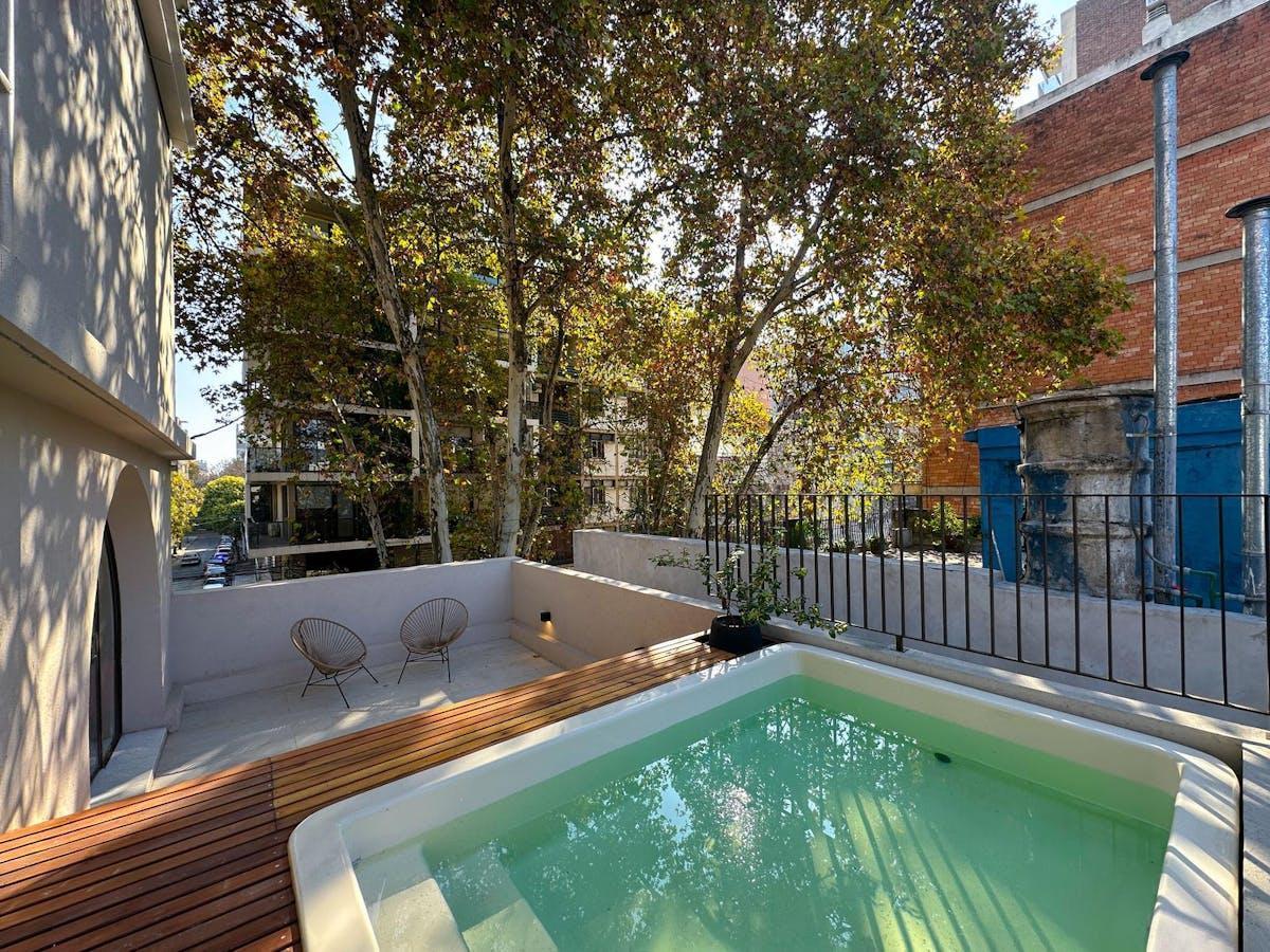 Foto de Venta | Casa 3 Dorm. + Comodín | Quincho | Pileta | 2 Cocheras, imagen 2