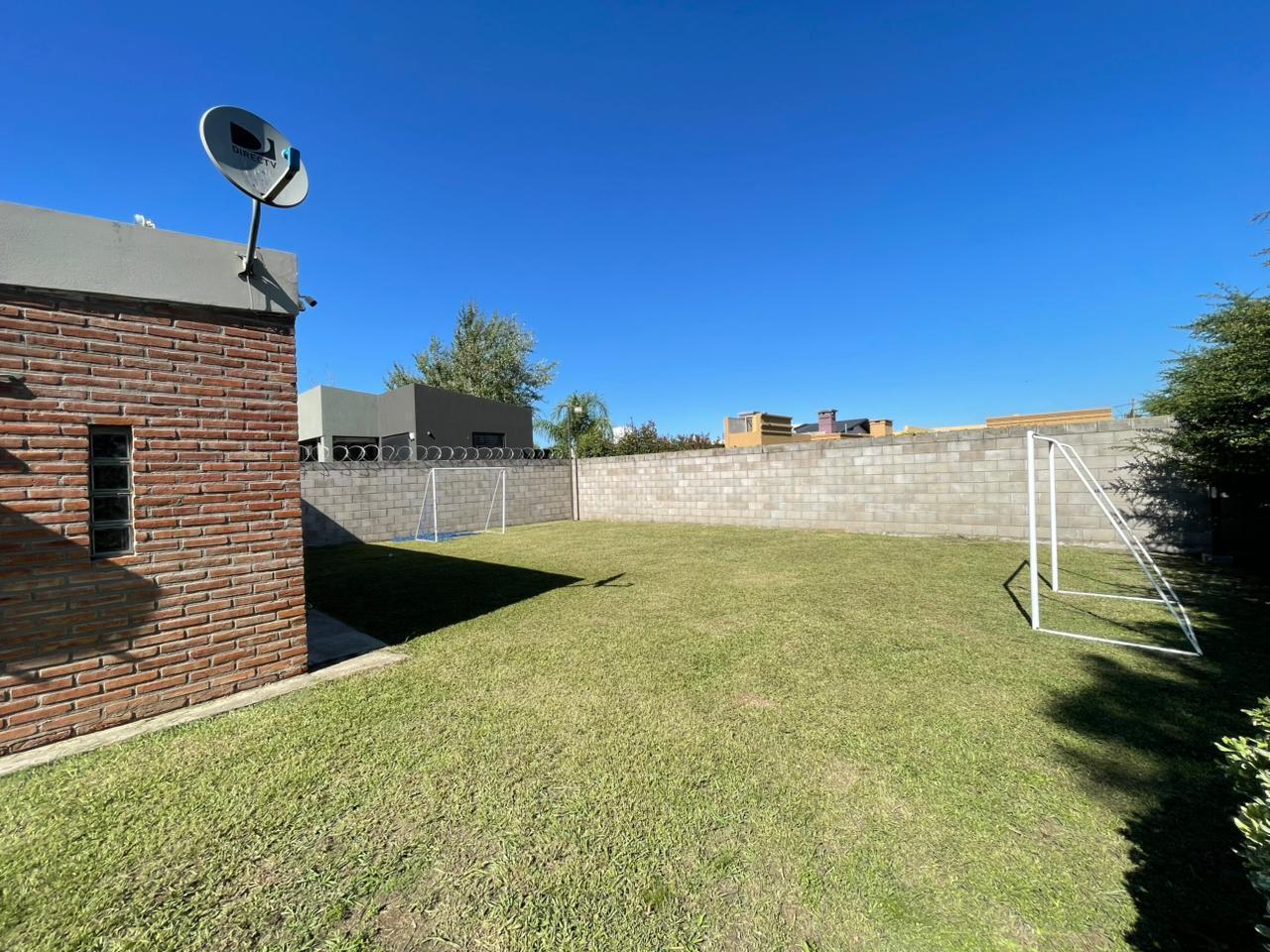 Foto de Quinta con quincho equipado - pileta -amplio parque, imagen 1
