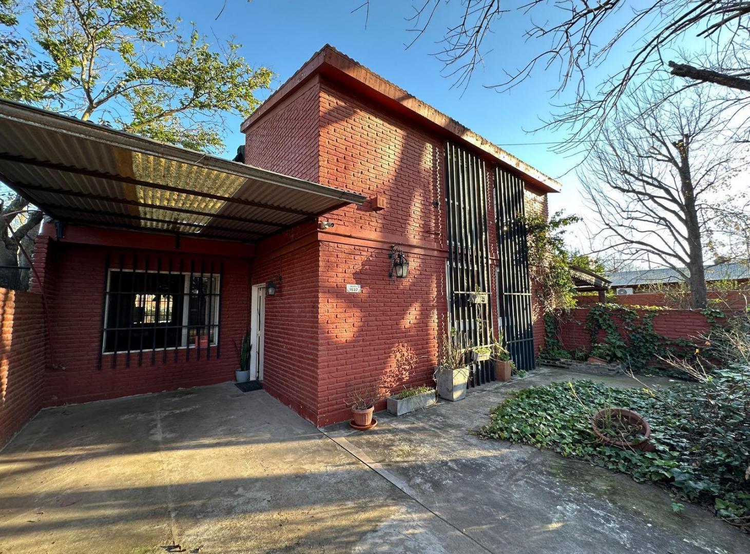 Foto de Casa en venta – Funes – 3 dormitorios, galería, parrilla y pileta, imagen 3