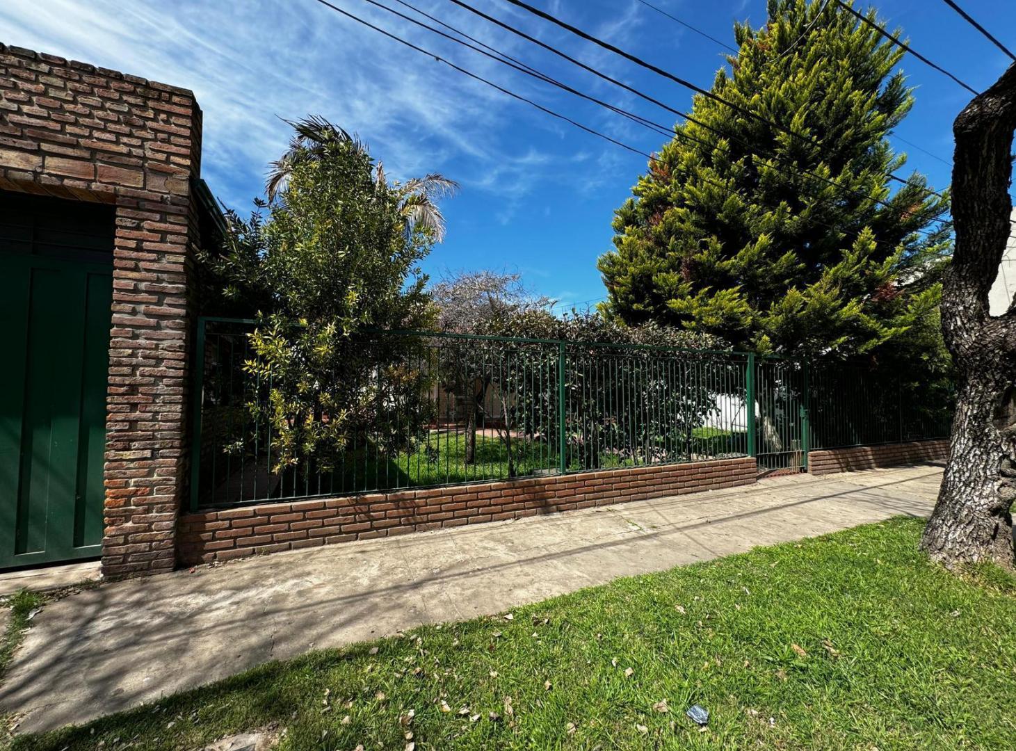 Foto de Casa tres dormitorios y jardín en Funes Centro, imagen 4