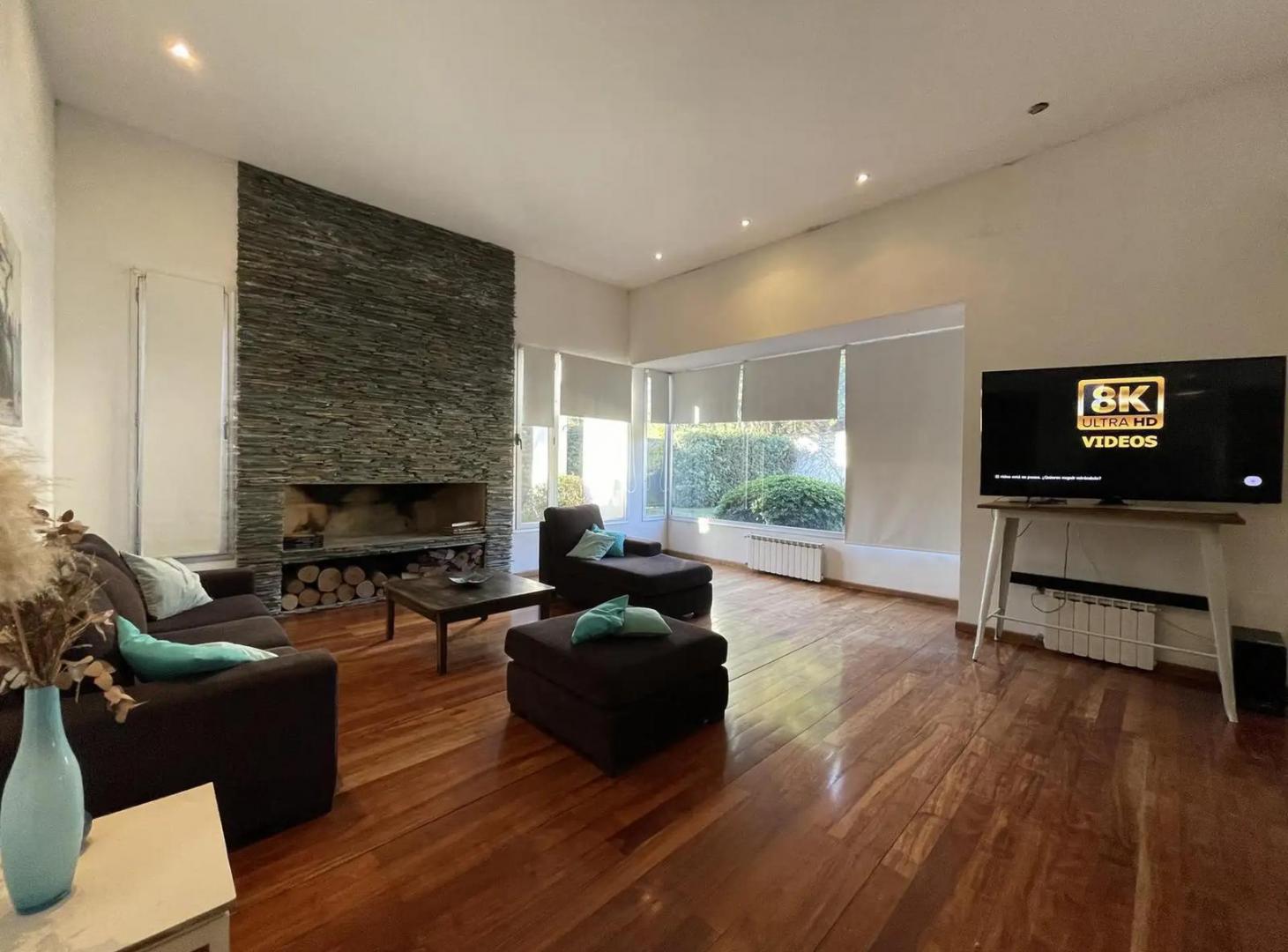 Foto de Casa 3 dormitorios, jardín y piscina en Funes, garita 15, imagen 1