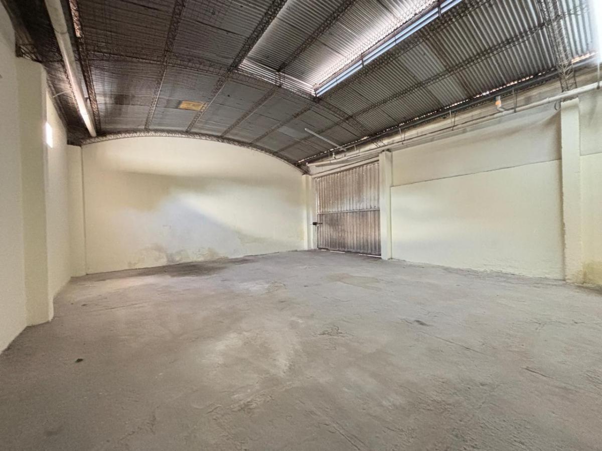 Foto de Galpón oficina comercial sobre Bv Oroño - Permuta- Financiación, imagen 3