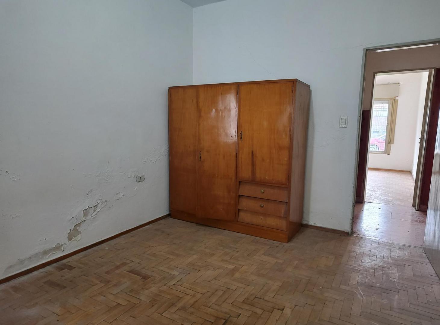 Foto de Casa al frente con patio y cochera - Arroyito, imagen 4
