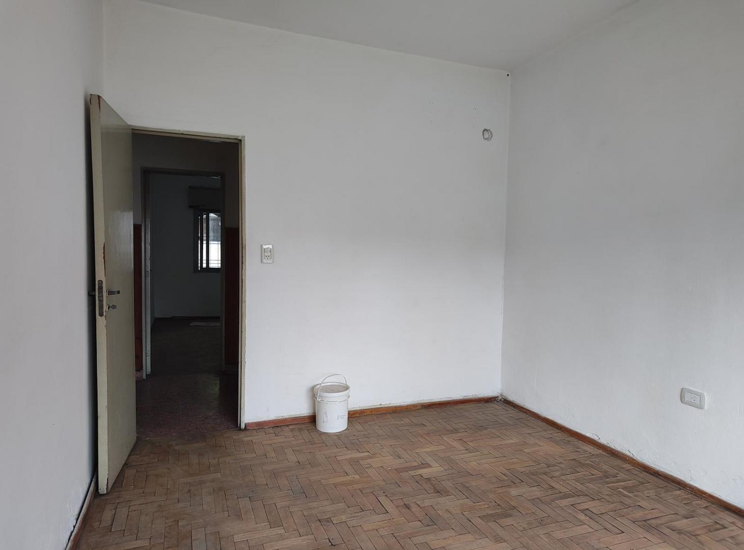 Foto de Casa al frente con patio y cochera - Arroyito, imagen 5