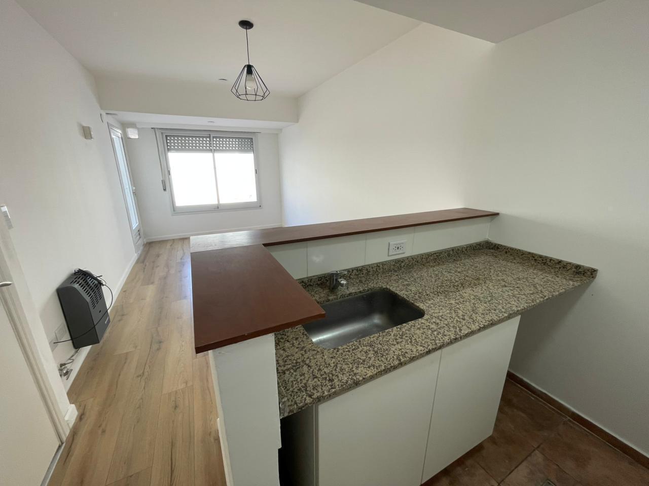 Foto de EN VENTA DEPARTAMENTO ! DORMITORIO CON PATIO - 1 de mayo al 1100, imagen 2