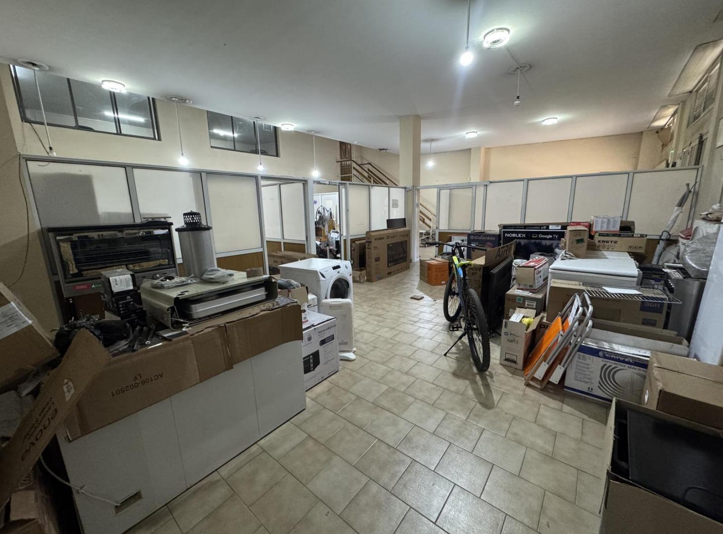Foto de IMPORTANTE GALPÓN INDUSTRIAL EN ALQUILER – CAFFERATA 2738, imagen 3