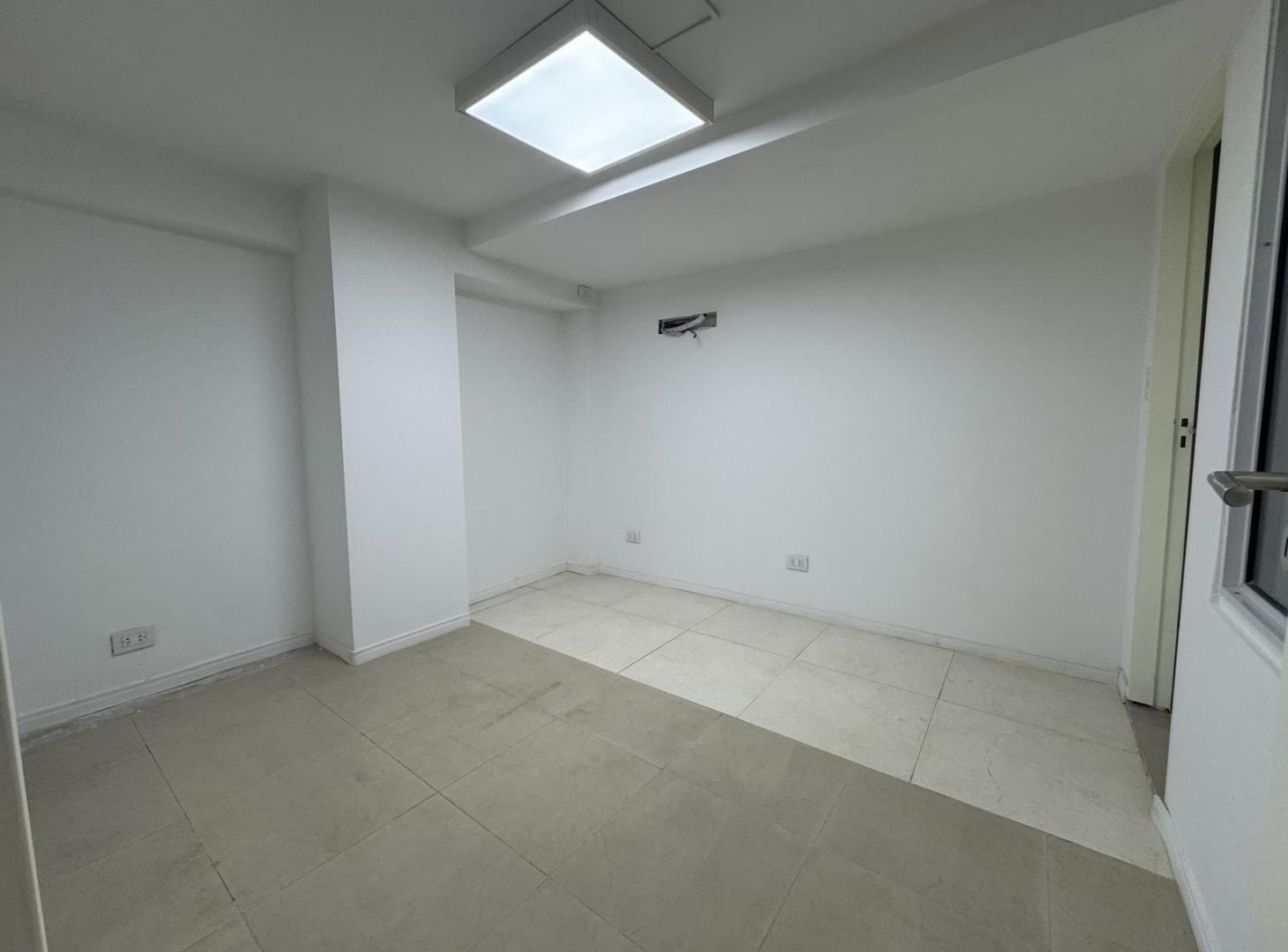 Foto de Oficina en Alquiler - Galeria Cesar, imagen 4