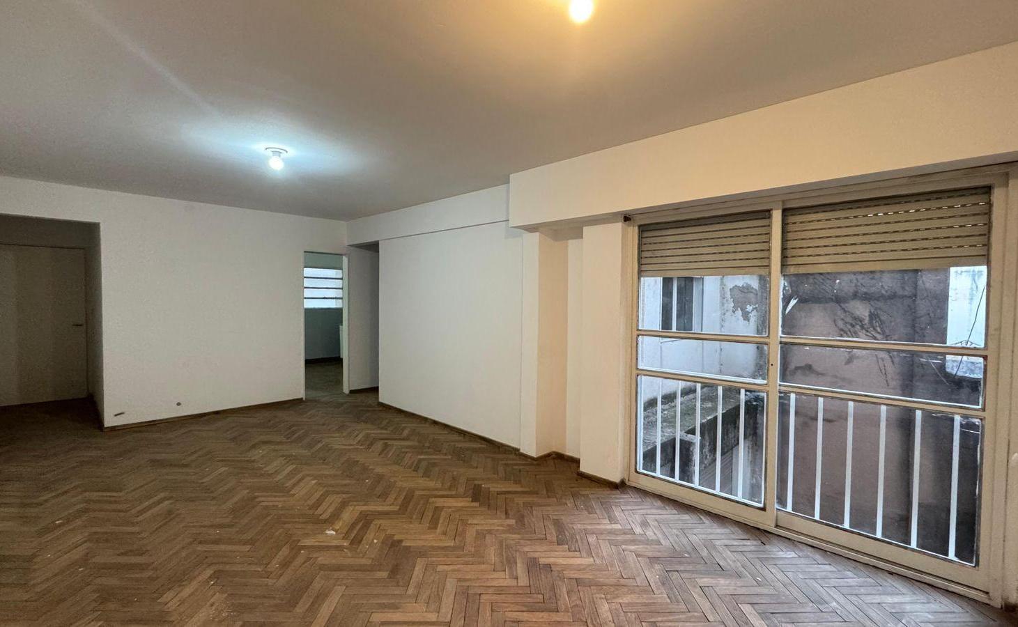 Foto de Departamento en zona Centro de tres dormitorios con balcón. Reciclado, imagen 3