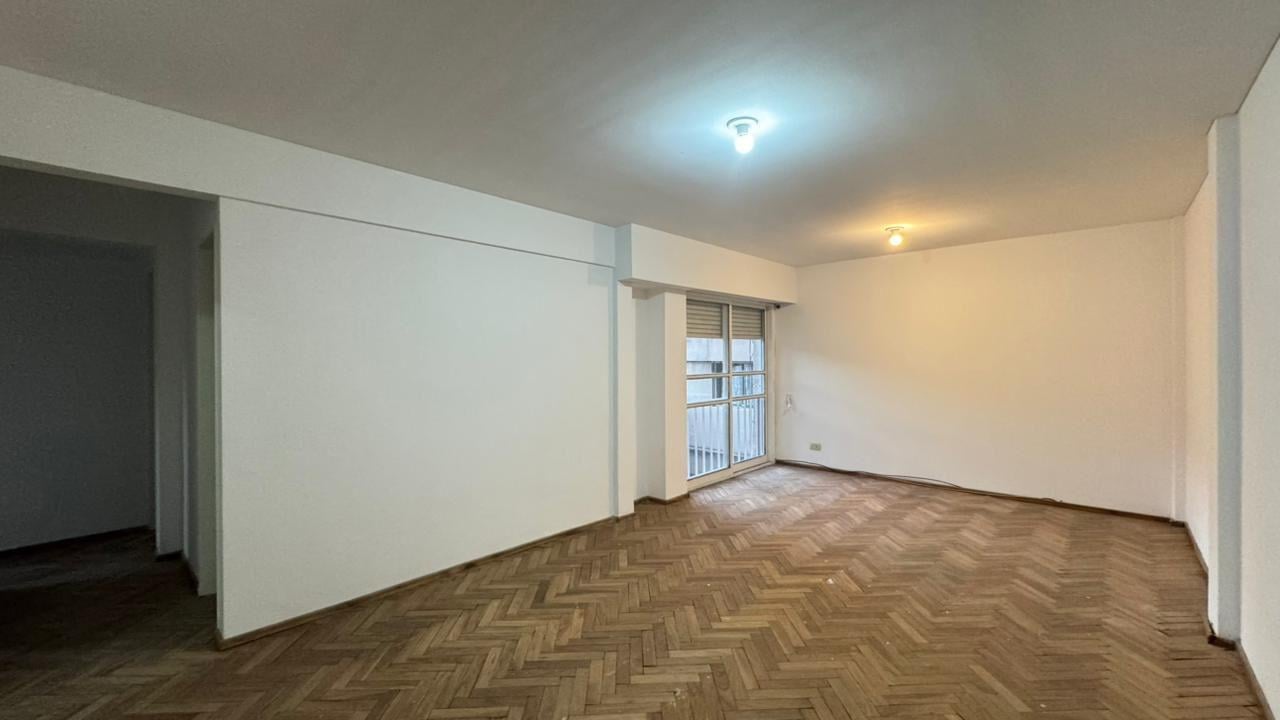 Foto de Departamento en zona Centro de tres dormitorios con balcón. Reciclado, imagen 1