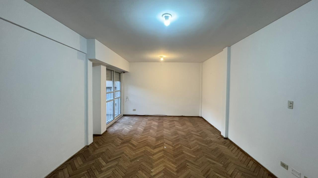 Foto de Departamento en zona Centro de tres dormitorios con balcón. Reciclado, imagen 5