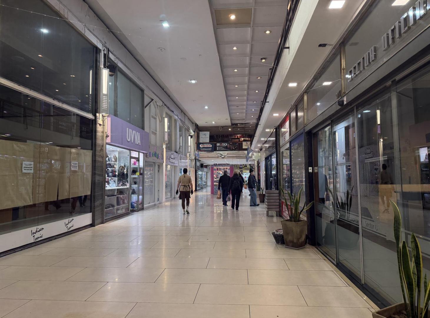 Foto de Local en Venta - Córdoba y Sarmiento, Galería La Favorita, Centro, imagen 3
