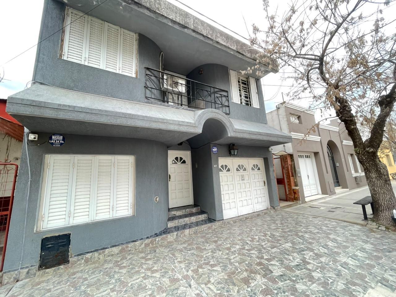 Foto de Casa 4 dormitorios + COCHERA - ALQUILER O VENTA ., imagen 1