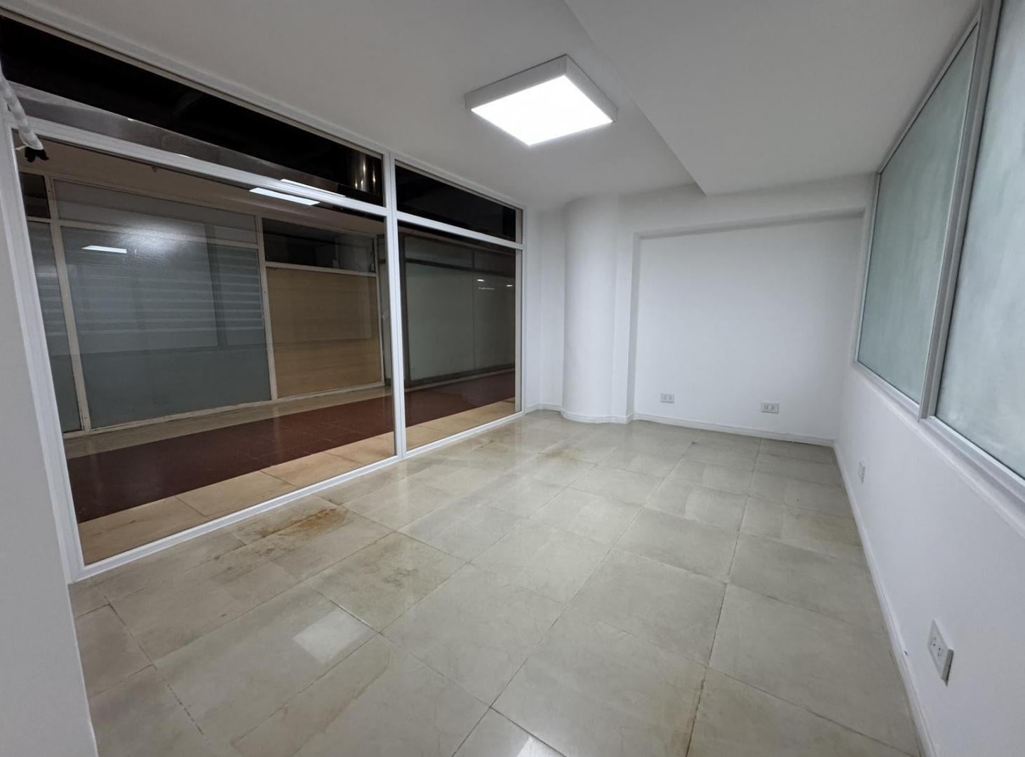 Foto de Oficina en Alquiler - Galeria Cesar, imagen 4