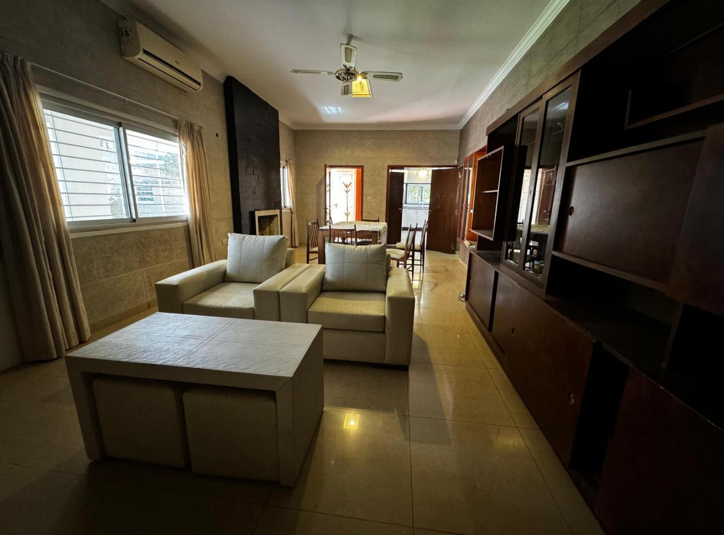 Foto de Casa tres dormitorios y jardín en Funes Centro, imagen 3