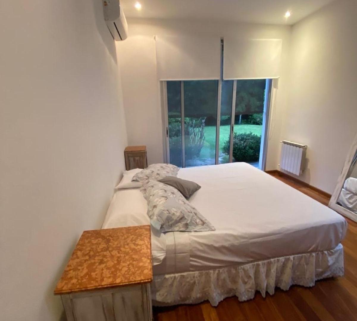 Foto de Casa 3 dormitorios, jardín y piscina en Funes, garita 15, imagen 4