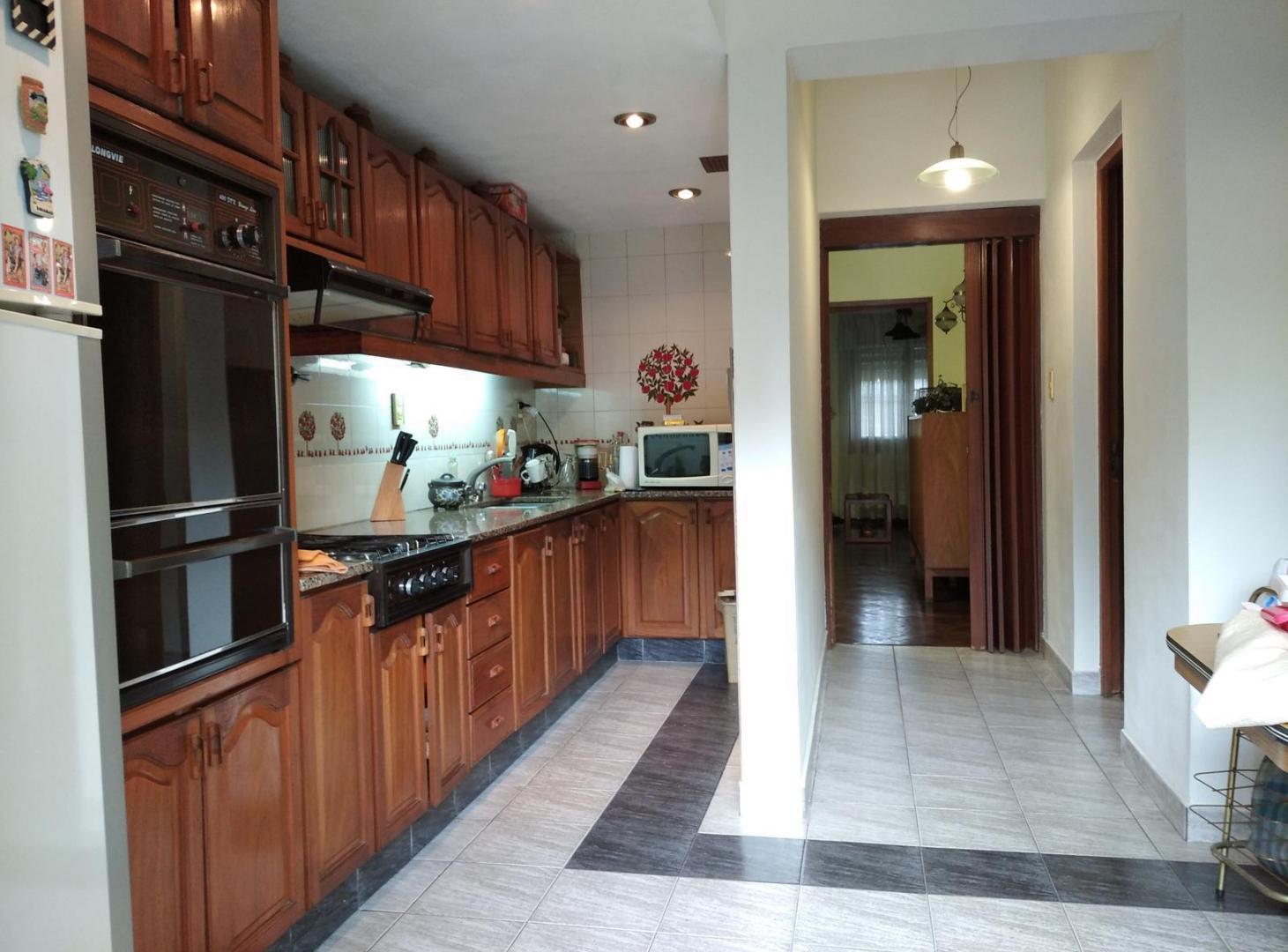 Foto de Venta casa 4 dormitorios - Barrio Azcuénaga, imagen 3