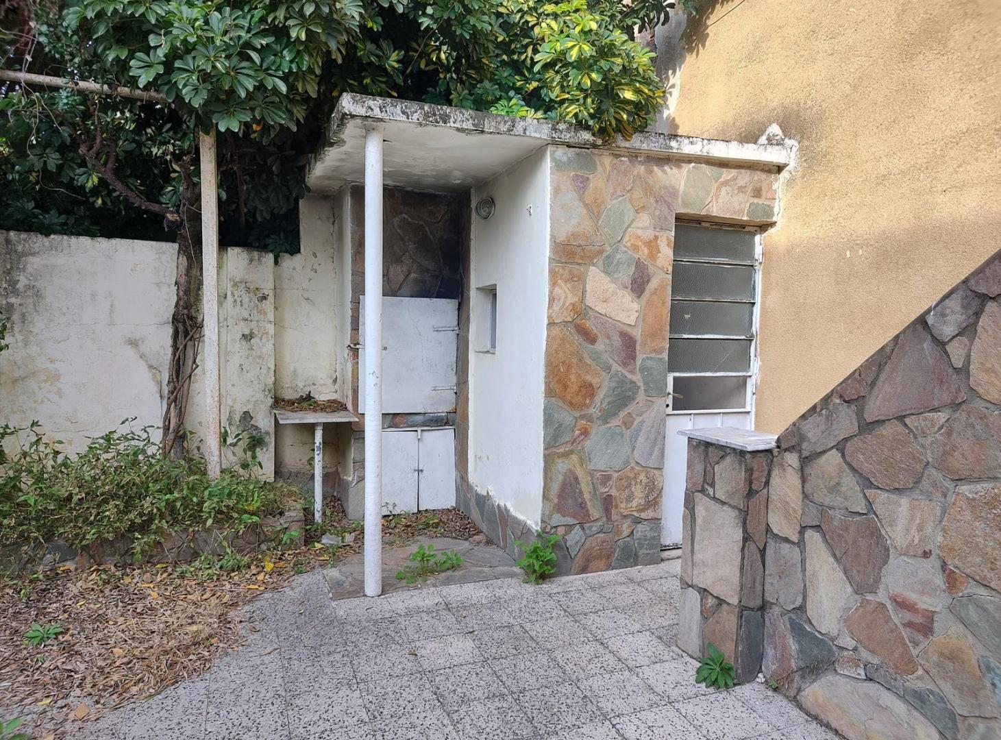 Foto de Casa al frente con patio y cochera - Arroyito, imagen 5