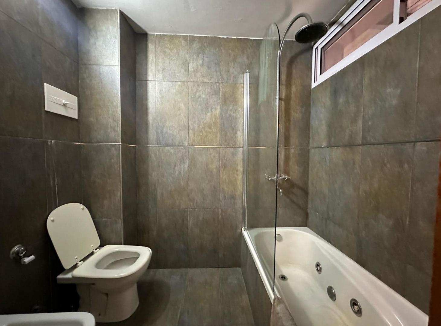 Foto de DEPARTAMENTO 1 DORMITORIO DE PASILLO EN VENTA EN JUAN MANUEL DE ROSAS, imagen 4