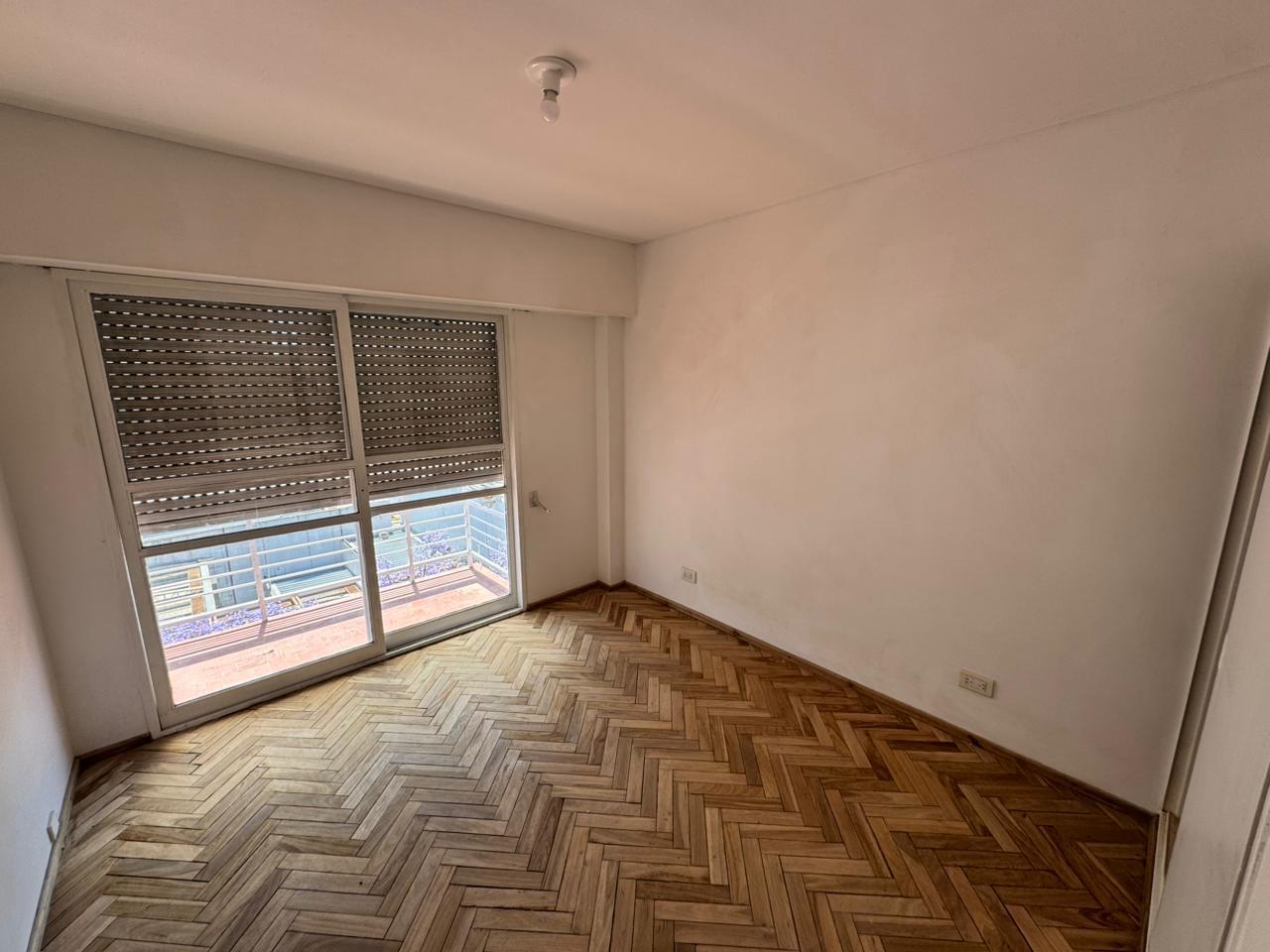 Foto de Departamento en zona Centro de tres dormitorios con balcón. Reciclado, imagen 2