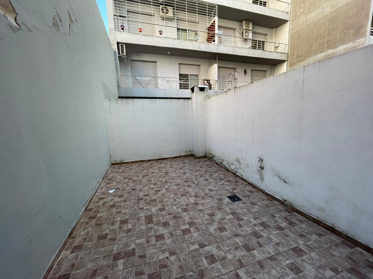 Foto de EN VENTA DEPARTAMENTO ! DORMITORIO CON PATIO - 1 de mayo al 1100, imagen 3
