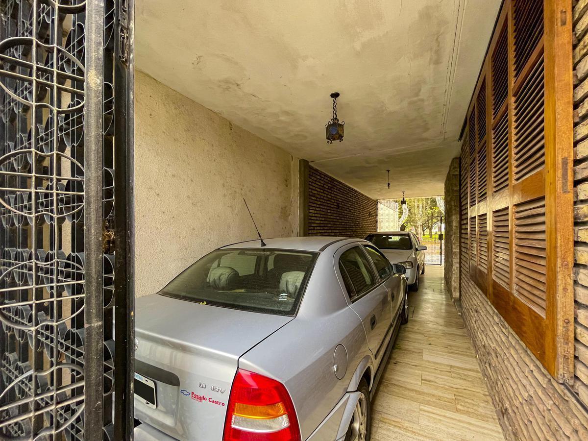 Foto de Casa tres dormitorios, patio y pileta. Granadero Baigorria. Permuta, imagen 2