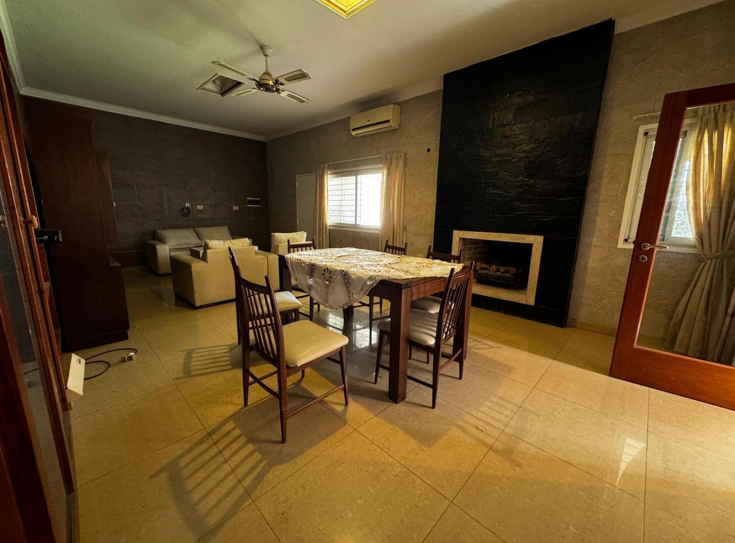Foto de Casa tres dormitorios y jardín en Funes Centro, imagen 3