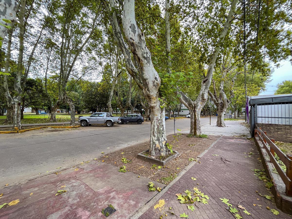 Foto de Casa tres dormitorios, patio y pileta. Granadero Baigorria. Permuta, imagen 4