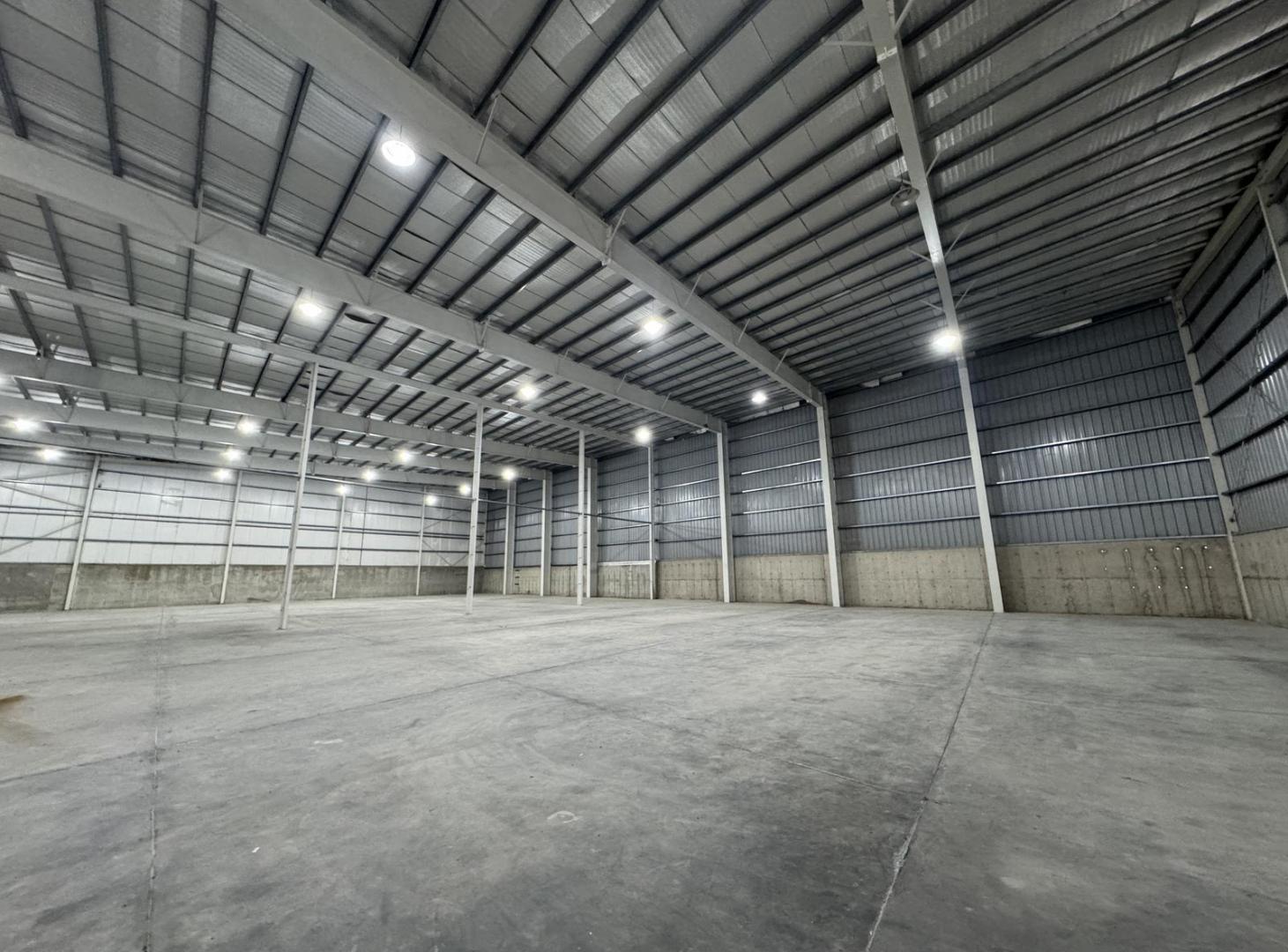 Foto de Nave Industrial en Alquiler – 1.750 m² – Micro Parque Industrial Alvear, imagen 3