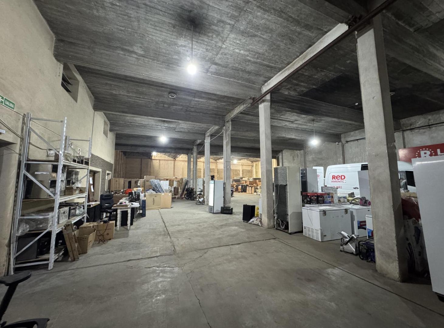 Foto de IMPORTANTE GALPÓN INDUSTRIAL EN ALQUILER – CAFFERATA 2738, imagen 3