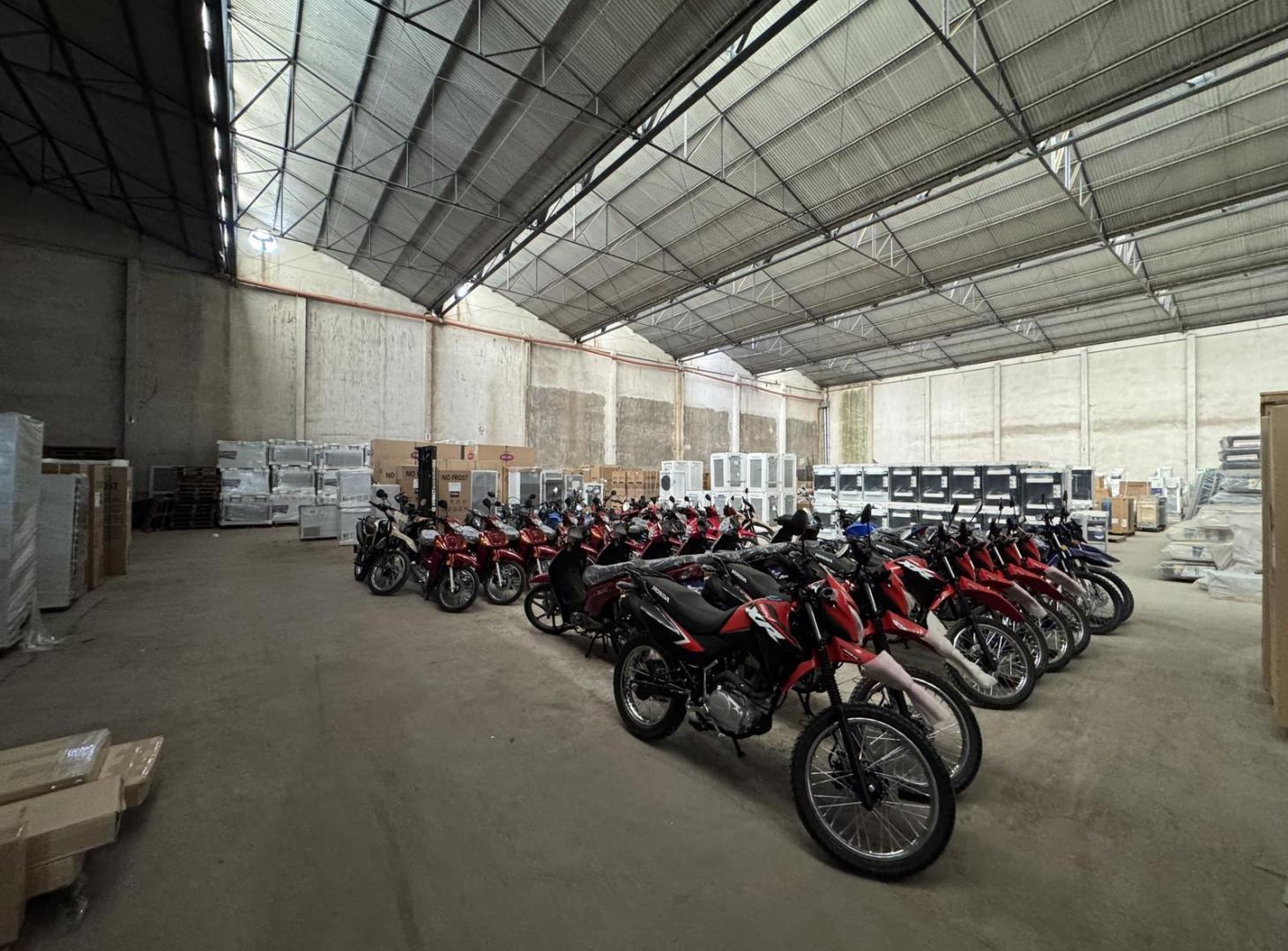 Foto de IMPORTANTE GALPÓN INDUSTRIAL EN ALQUILER – CAFFERATA 2738, imagen 5