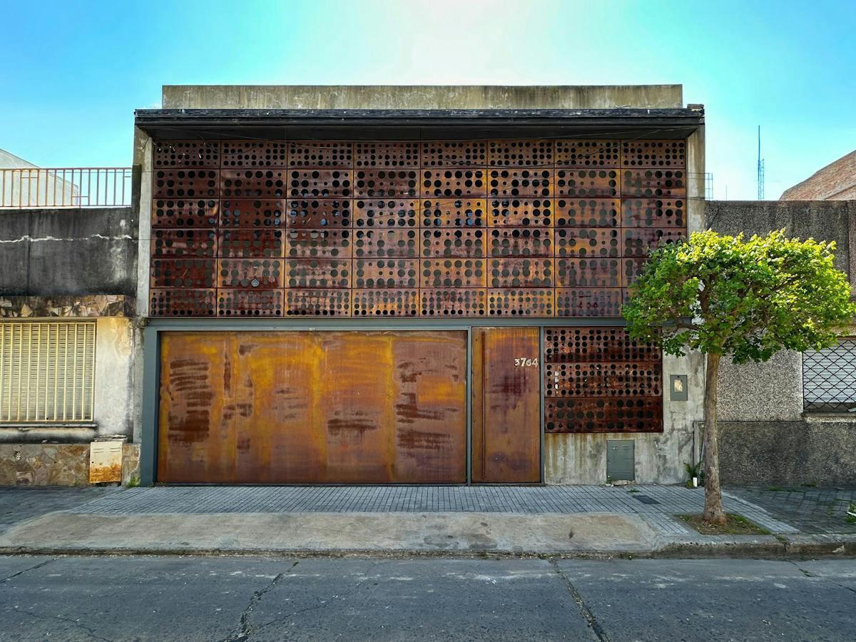 Foto de Casa de 3 dormitorios con 2 cocheras, jardín y pileta en Echesortu, imagen 5
