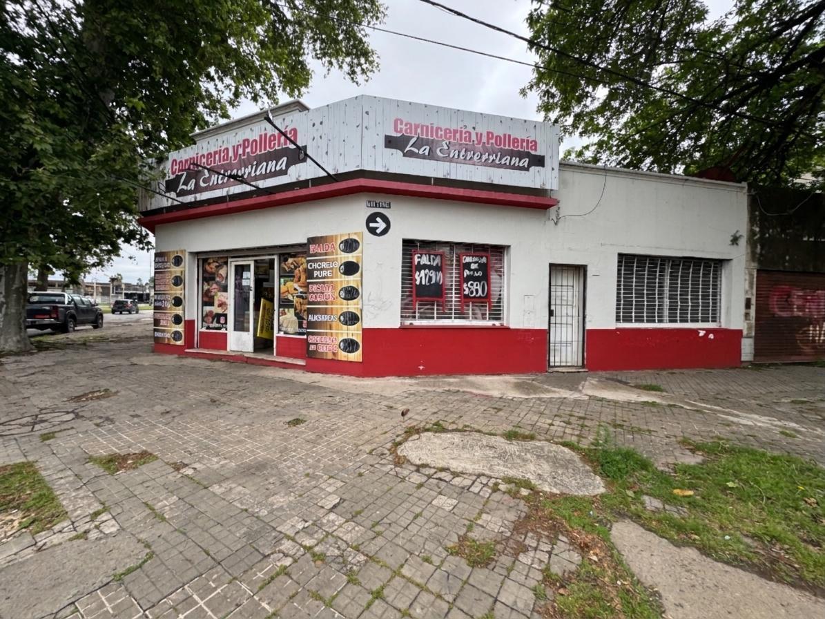 Foto de Local comercial en importante esquina, imagen 2