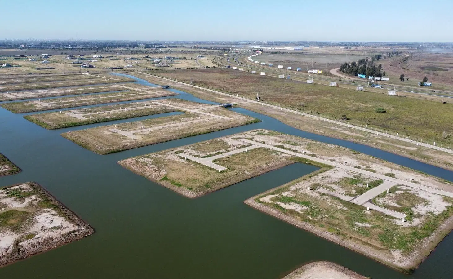 Venta Lote Frente Norte en Funes Lakes 2