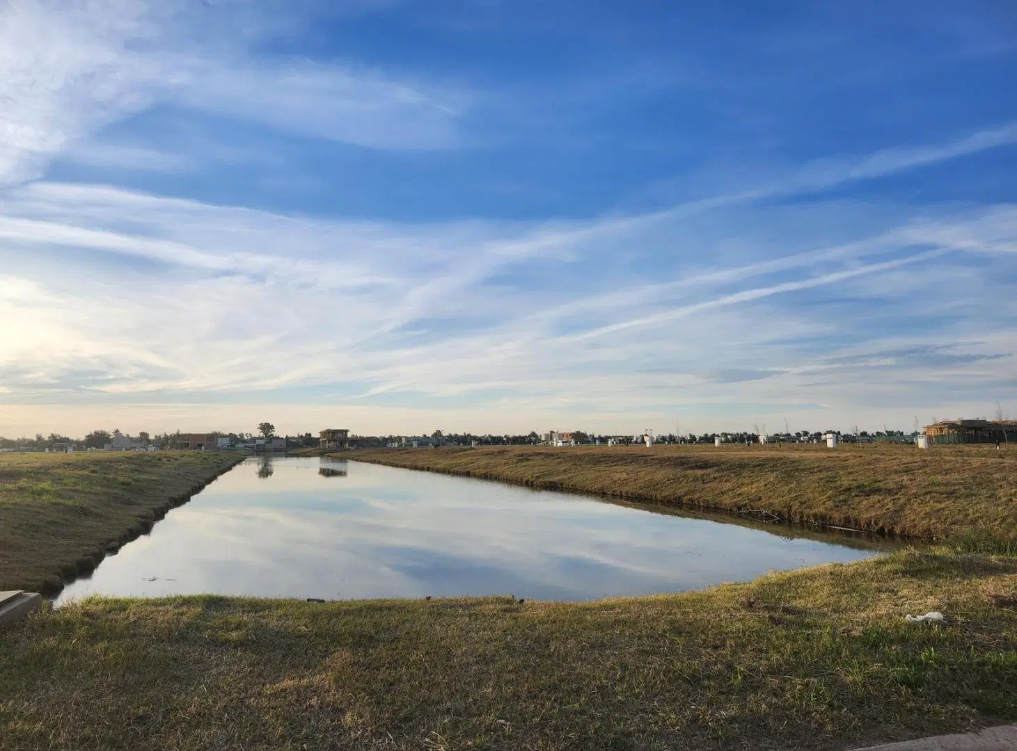 Venta Lote Frente Norte en Funes Lakes 5