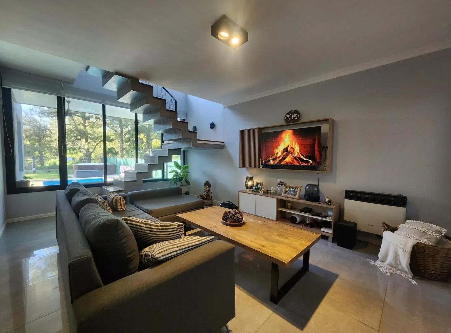 Venta de casa en Brisanova de 3 dormitorios quincho y pileta amoblada 2