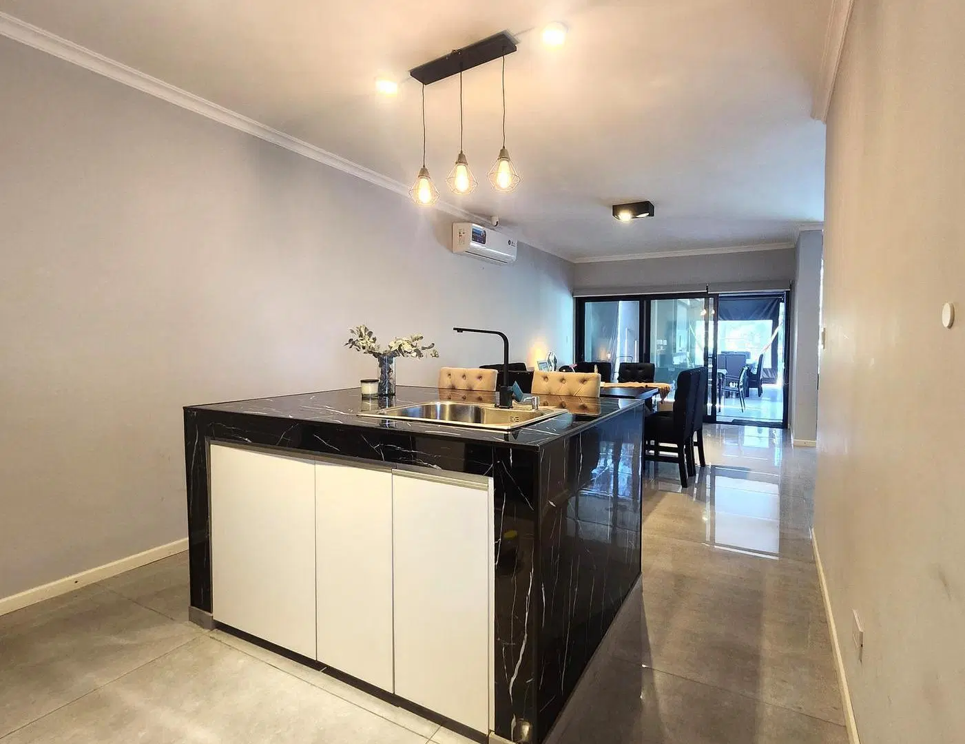 Venta de casa en Brisanova de 3 dormitorios quincho y pileta amoblada 4